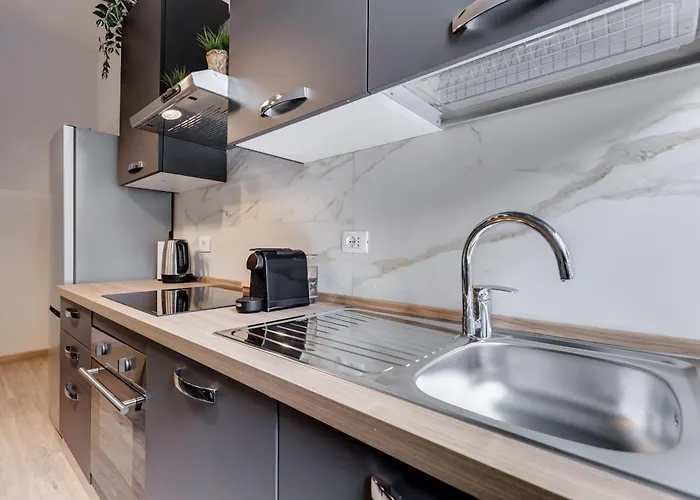 דירה Luxury 4br Newly Renovated, 2 Bathrooms, Smart Tv